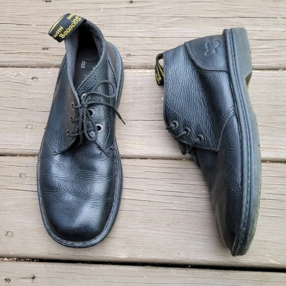 Dr‎ Martens Sussex Bear Track Black Pebbled Leather Slip Resistant Chukka Boots